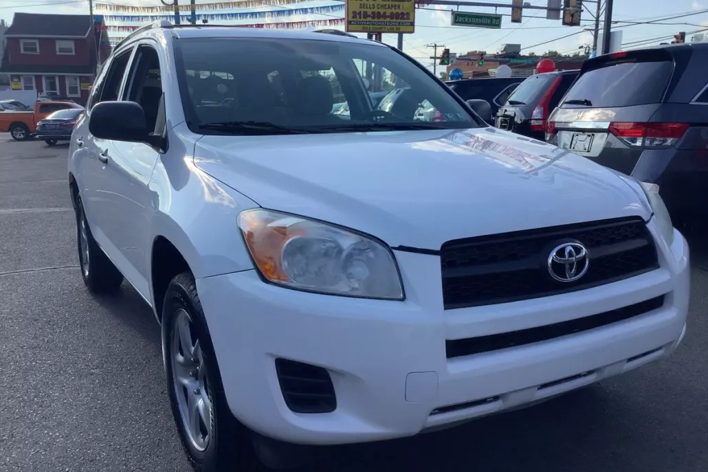 2011 Toyota RAV4 Base photo 1