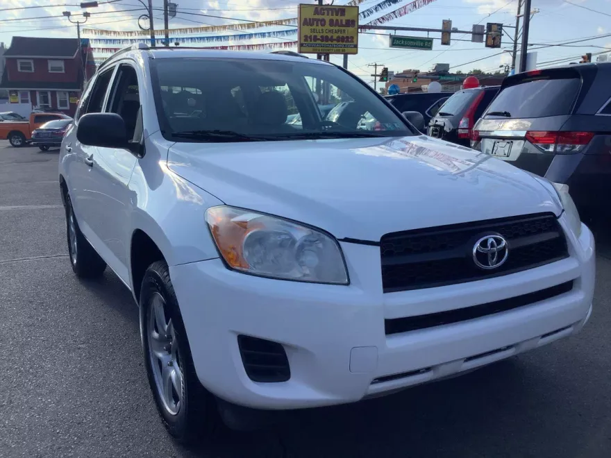 2011 Toyota RAV4 Base photo 1