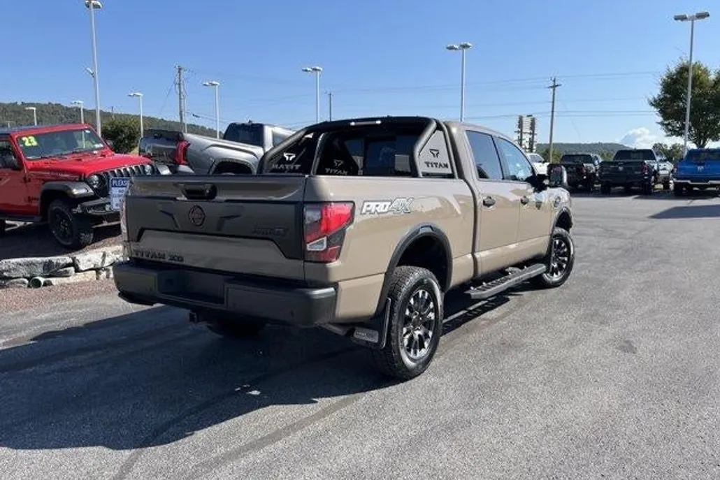 2024 Nissan Titan Crew Cab PRO-4X photo 1
