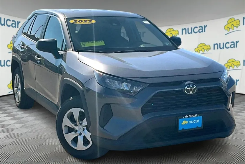 2022 Toyota RAV4 LE photo 1