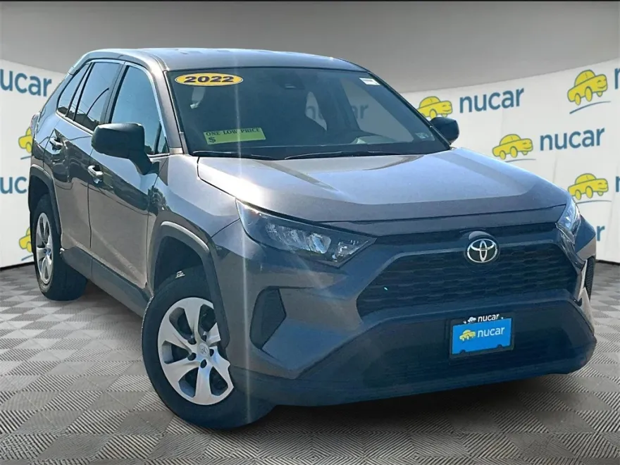 2022 Toyota RAV4 LE photo 1