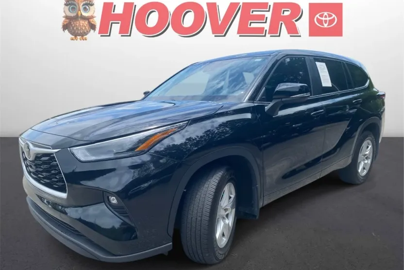 2024 Toyota Highlander LE photo 1