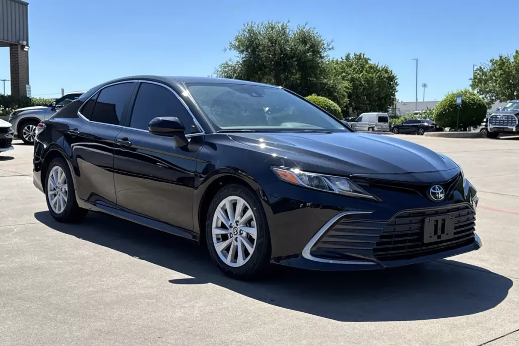 2022 Toyota Camry LE photo 1