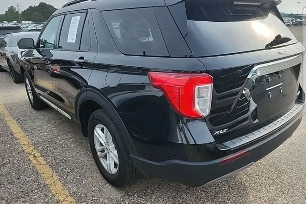 2022 Ford Explorer XLT photo 1