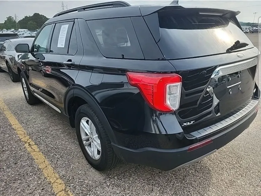 2022 Ford Explorer XLT photo 1