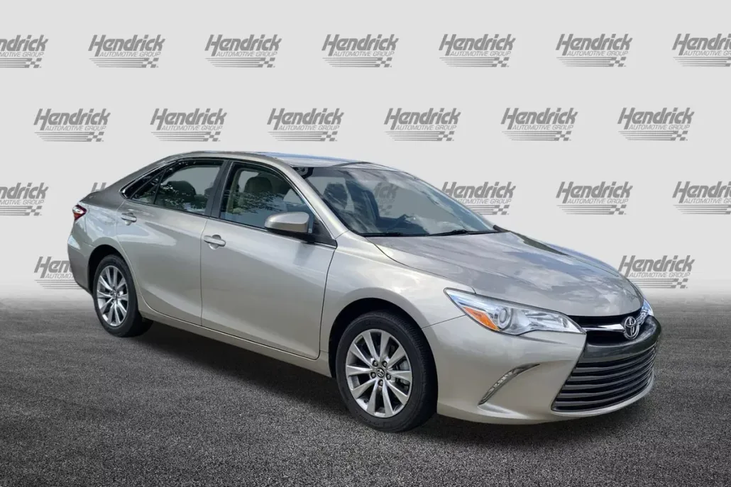 2017 Toyota Camry XLE photo 1