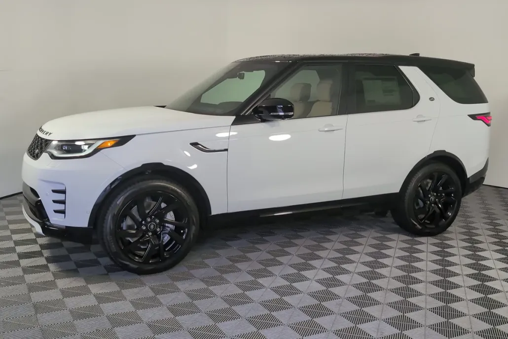 2025 Land Rover Discovery SE photo 1