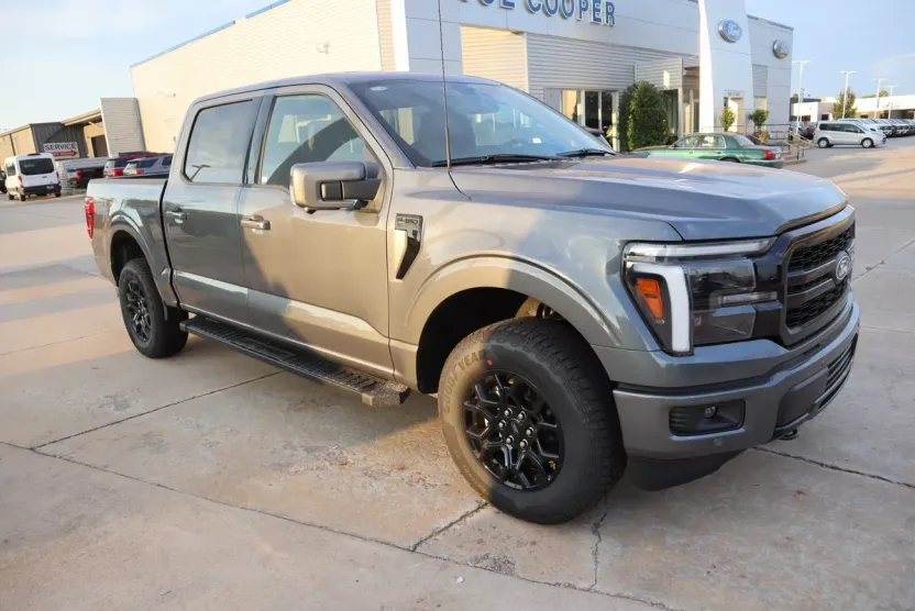 2025 Ford F-150 Lariat photo 1
