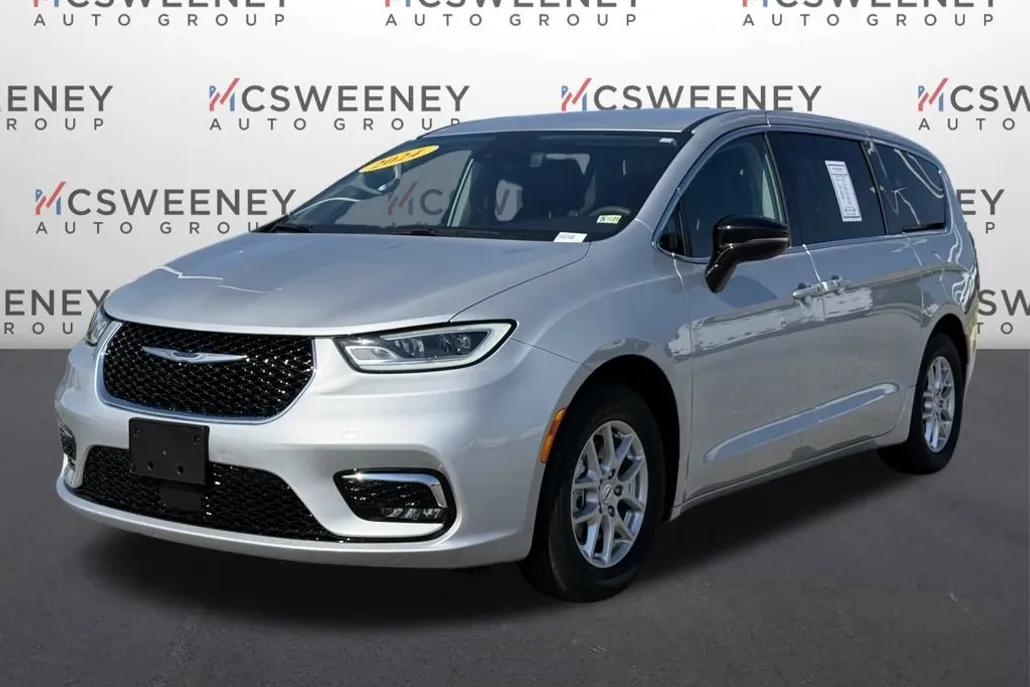 2024 Chrysler Pacifica Touring L photo 1