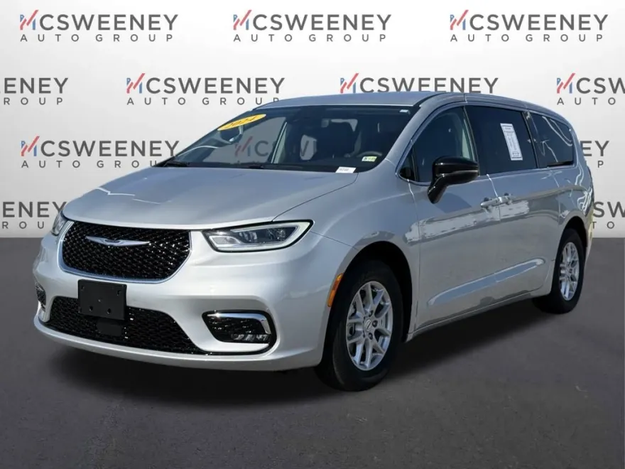 2024 Chrysler Pacifica Touring L photo 1