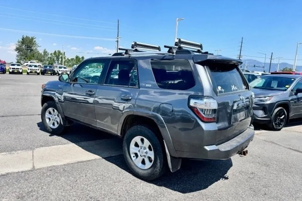 2019 Toyota 4Runner SR5 photo 1