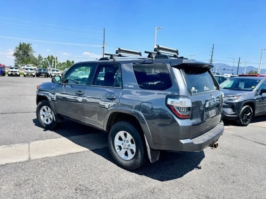 2019 Toyota 4Runner SR5 photo 1