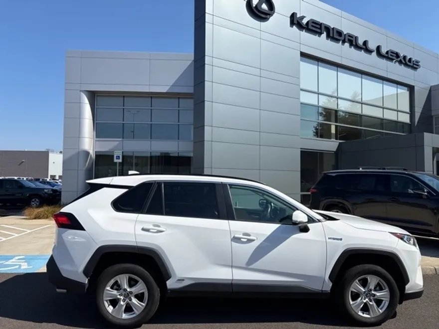 2020 Toyota RAV4 Hybrid XLE photo 1