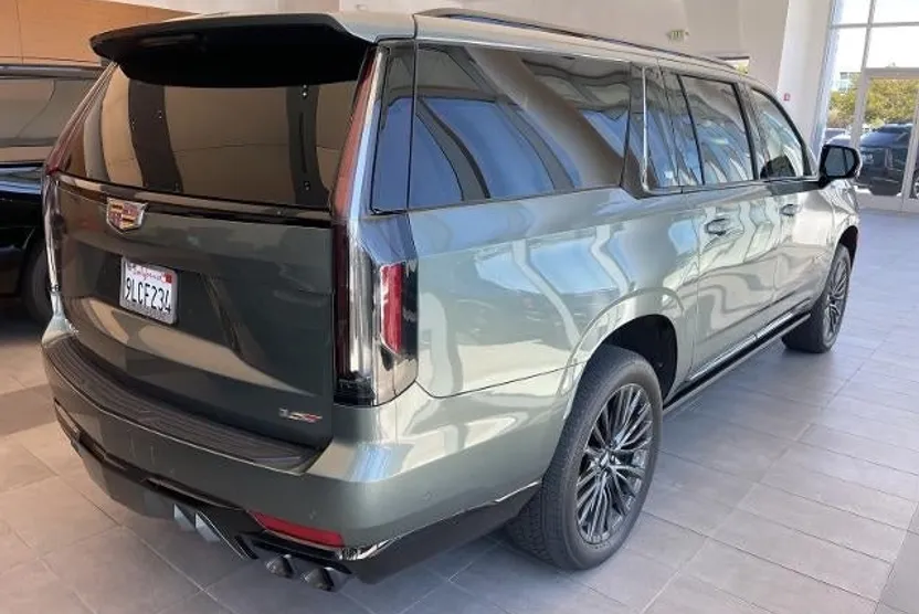 2024 Cadillac Escalade ESV V-Series photo 1
