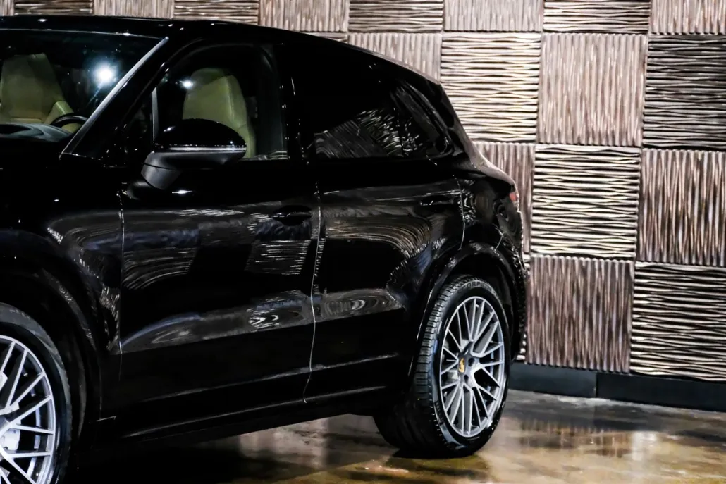 2020 Porsche Cayenne S photo 1
