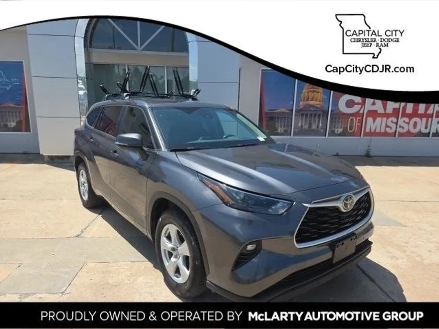 2023 Toyota Highlander L photo 1
