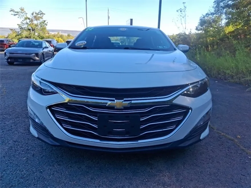 2022 Chevrolet Malibu 1LT photo 1