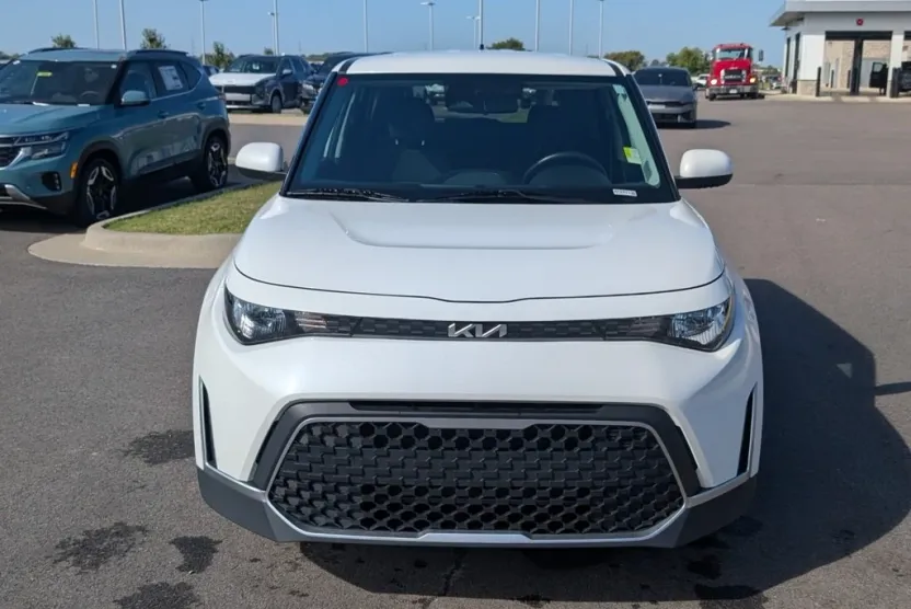 2023 Kia Soul LX photo 1