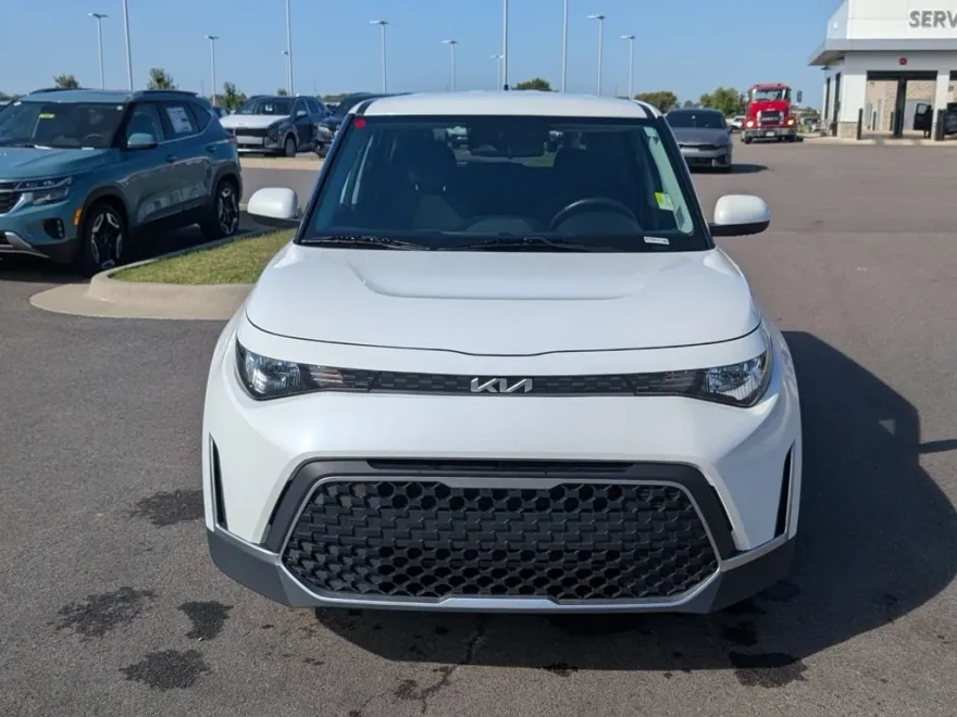2023 Kia Soul LX photo 1