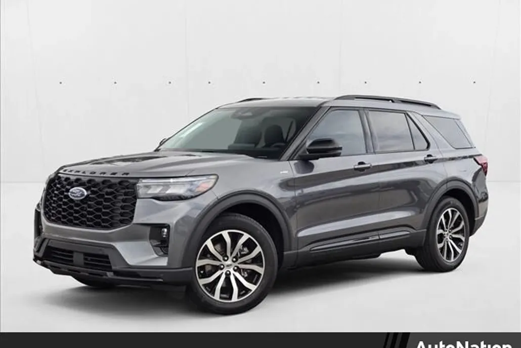 2025 Ford Explorer ST-Line photo 1