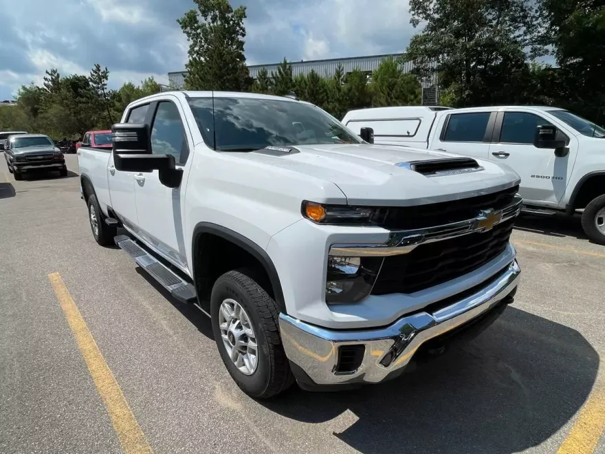 2024 Chevrolet Silverado 2500HD LT photo 1