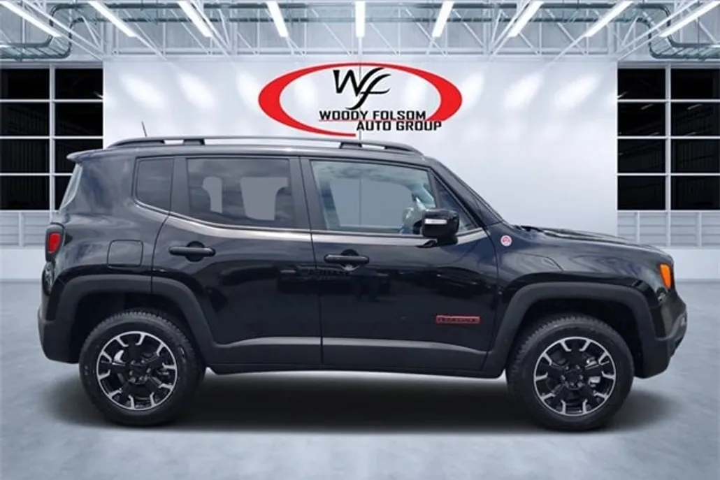 2023 Jeep Renegade Trailhawk photo 1