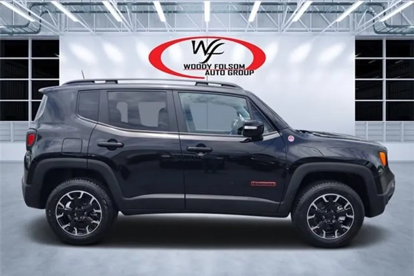 2023 Jeep Renegade Trailhawk photo 1