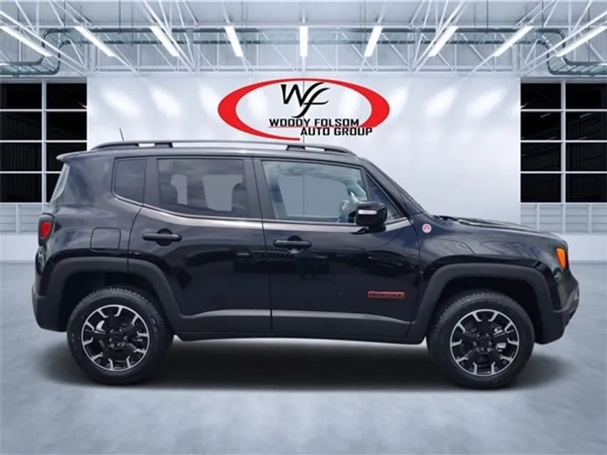 2023 Jeep Renegade Trailhawk photo 1