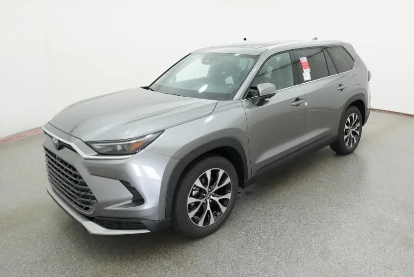2025 Toyota Highlander Limited Hybrid photo 1