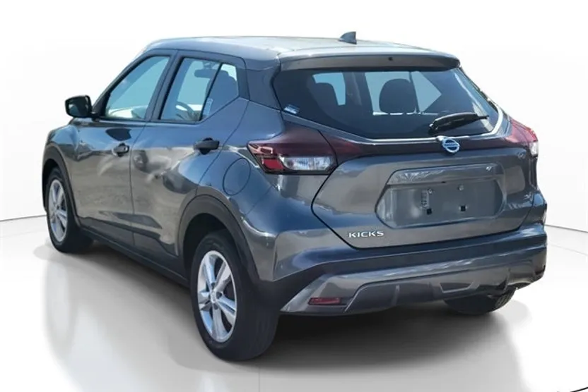 2021 Nissan Kicks S photo 1