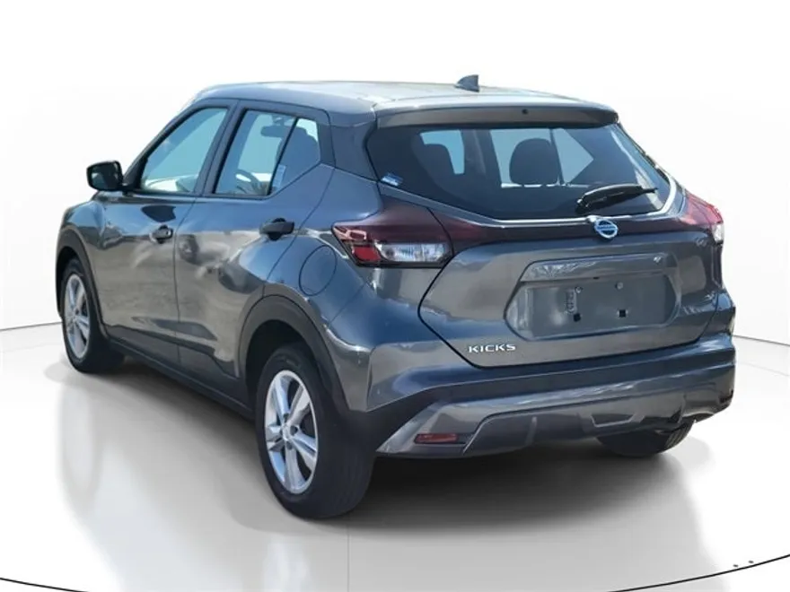 2021 Nissan Kicks S photo 1