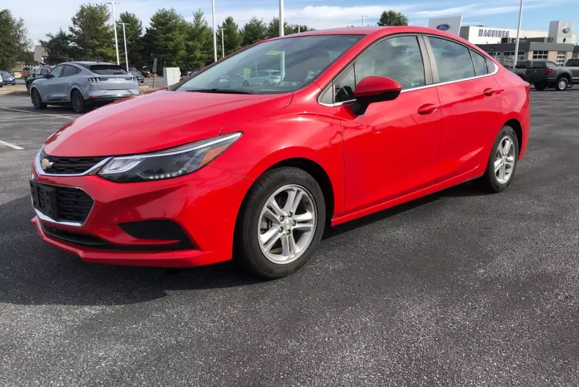 2018 Chevrolet Cruze LT photo 1