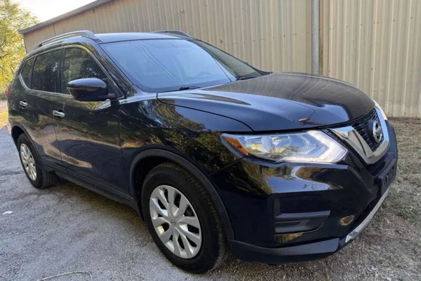 2017 Nissan Rogue S photo 1