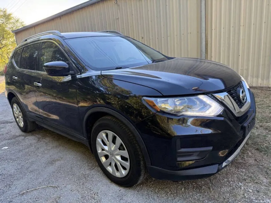 2017 Nissan Rogue S photo 1