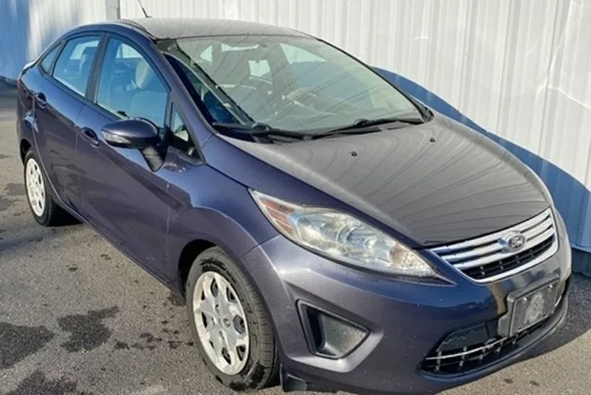 2013 Ford Fiesta SE photo 1