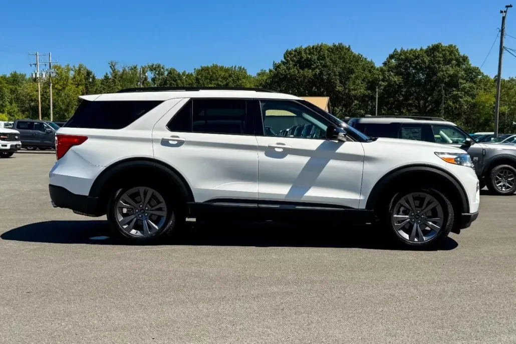 2022 Ford Explorer XLT photo 1