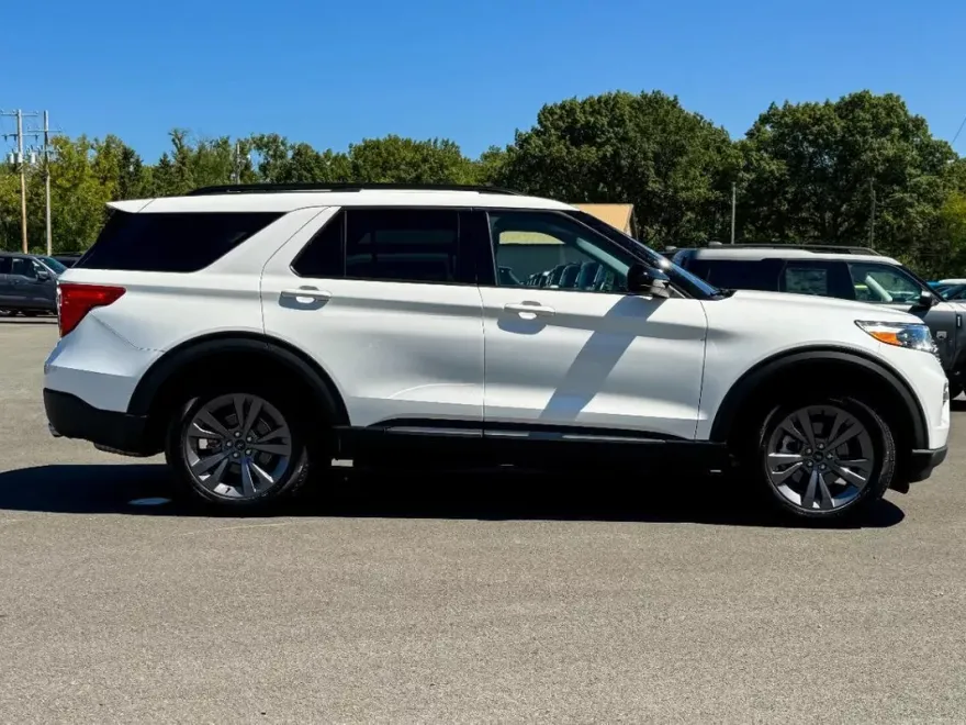 2022 Ford Explorer XLT photo 1