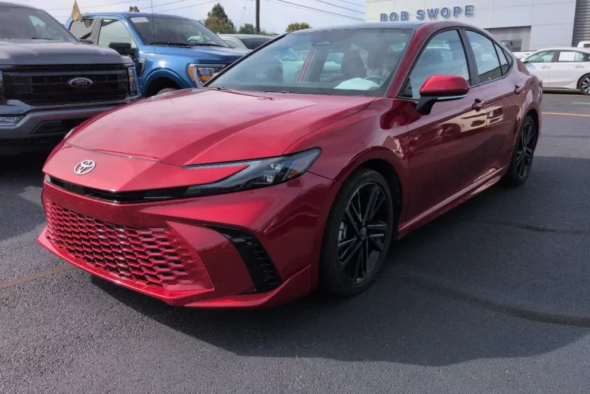 2025 Toyota Camry Hybrid XSE photo 1