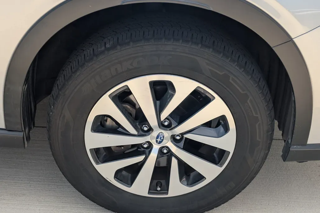2022 Subaru Outback Premium photo 1