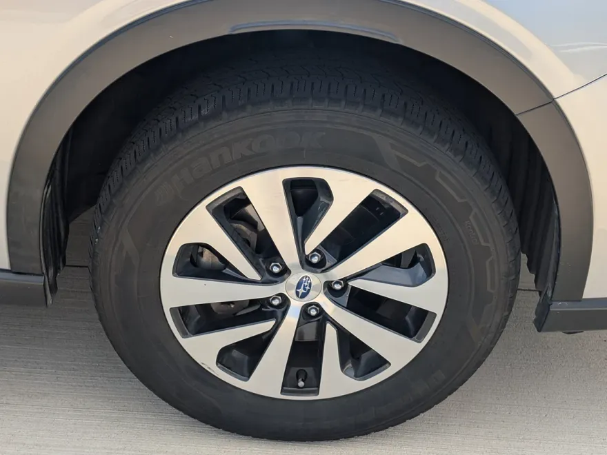 2022 Subaru Outback Premium photo 1