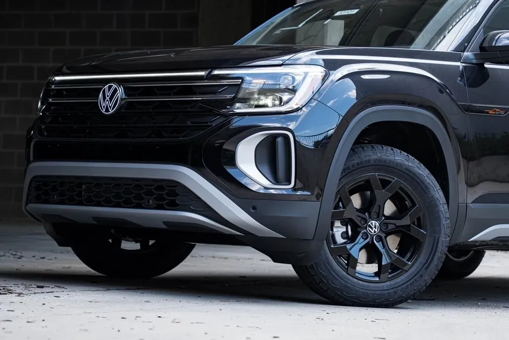 2025 Volkswagen Atlas Peak Edition SE photo 1