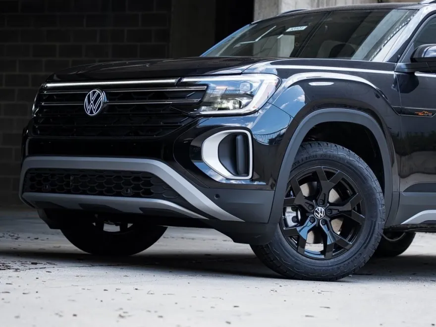 2025 Volkswagen Atlas Peak Edition SE photo 1