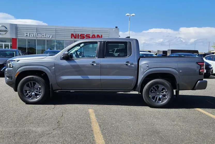 2026 Nissan Frontier Crew Cab SV photo 1