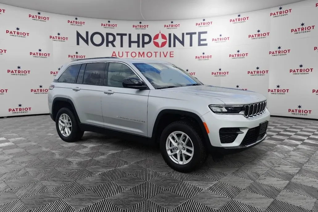 2025 Jeep Grand Cherokee Laredo photo 1