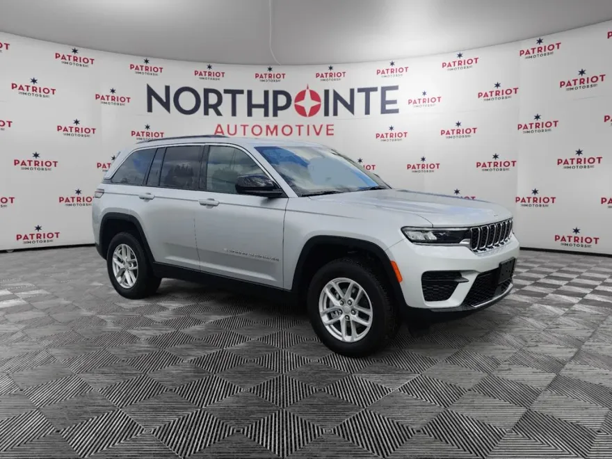 2025 Jeep Grand Cherokee Laredo photo 1