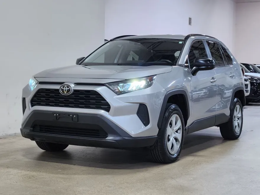 2019 Toyota RAV4 LE photo 1