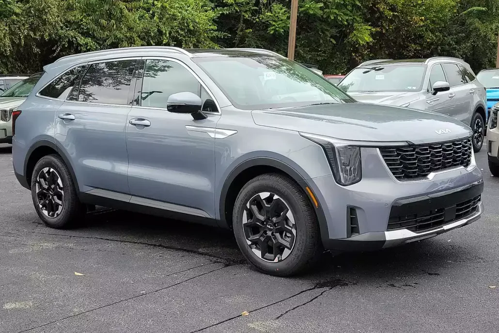 2025 Kia Sorento S photo 1