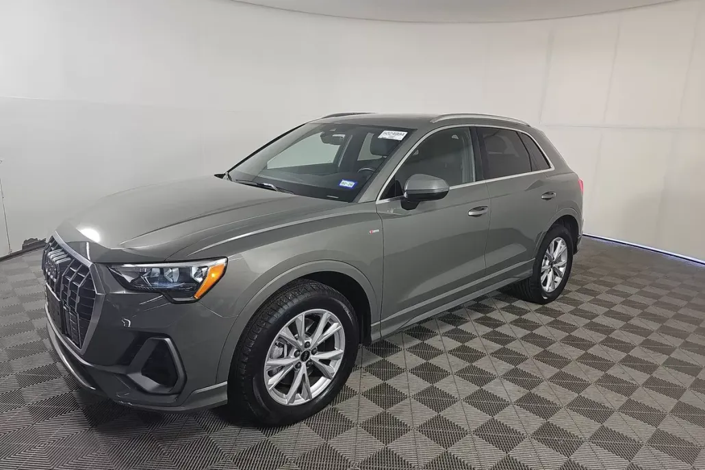 2022 Audi Q3 45 TFSI S line Premium photo 1