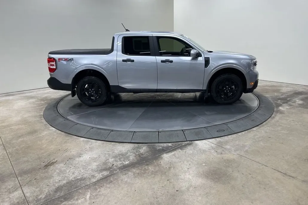 2022 Ford Maverick XLT photo 1