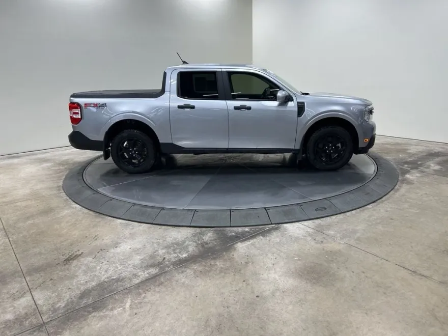 2022 Ford Maverick XLT photo 1